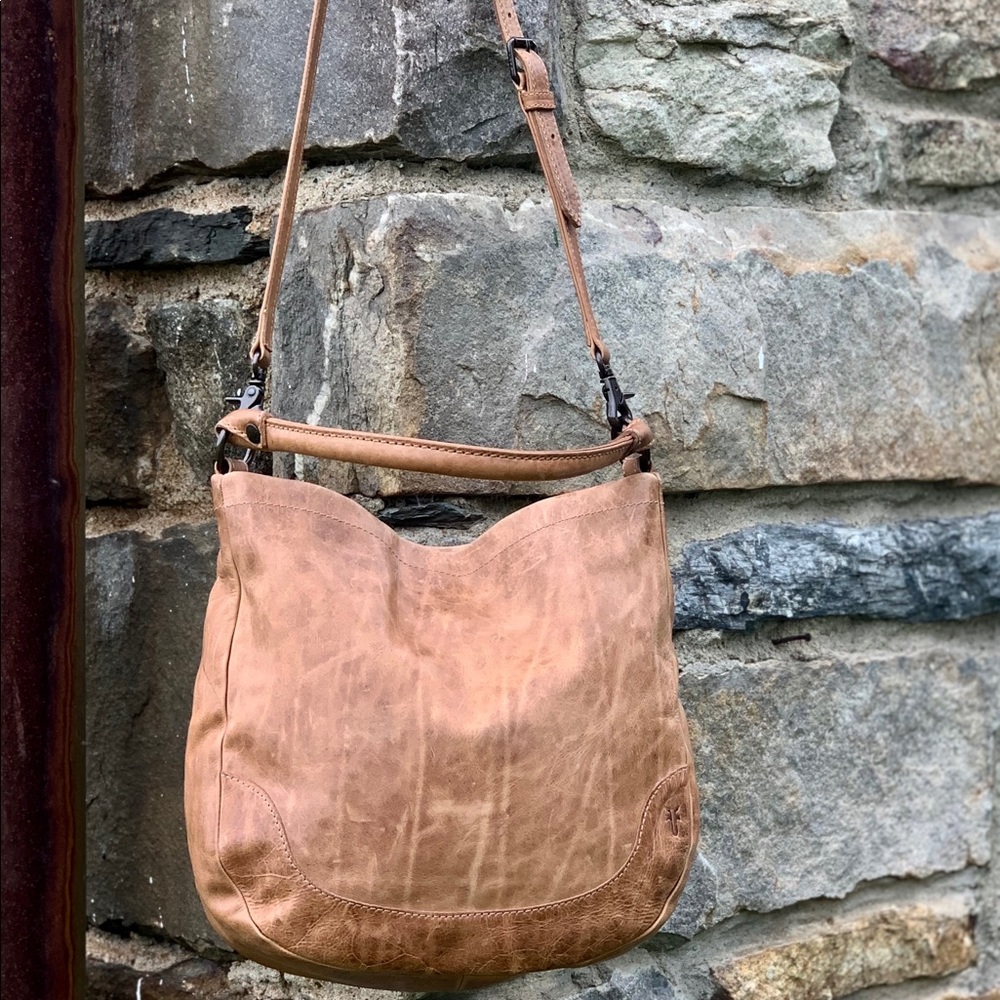 🏖🏖Beautiful Frye Melissa Hobo In beige🏖🏖